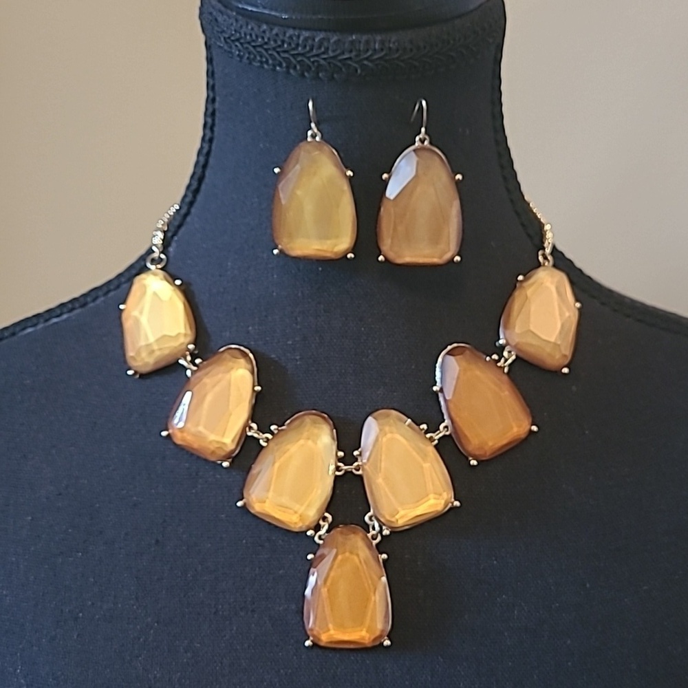 VINTAGE Lightweight Neutral Chunky Statement Necklace and Drop Earring Set